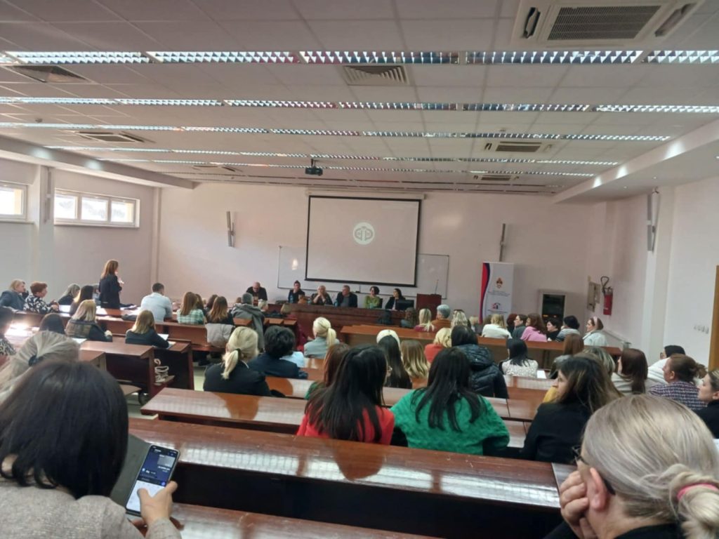 ОКРУГЛИ СТО “ИЗАЗОВИ У НАСТАВИ СРПСКОГ ЈЕЗИКА”