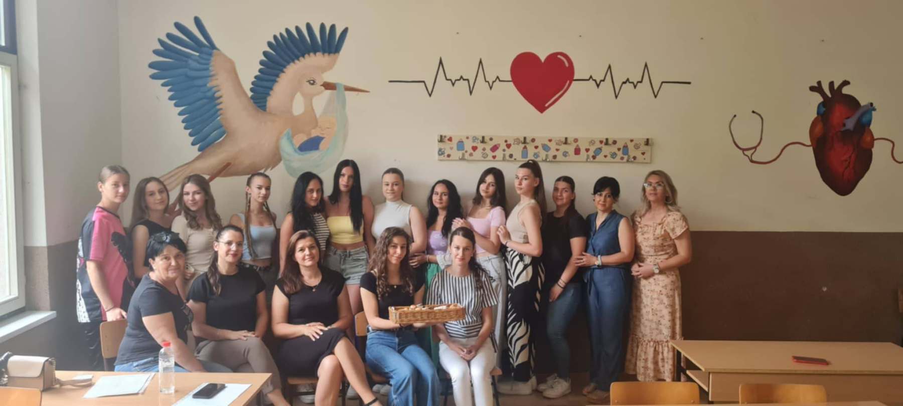 Слатко изненађење за ученике II1, медицински техничар и ученице II3, акушерско-гинеколошки техничар