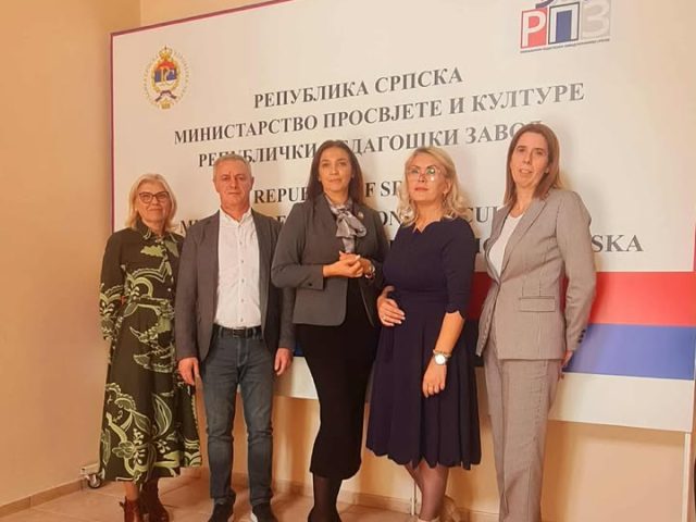 Директорица наше школе, професорица Милена Дамјановић и директор Медицинске школе…