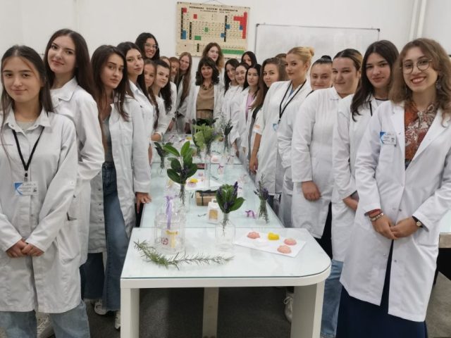 “МИСЛИШ НА ЗДРАВЉЕ, МИСЛИ НА ФАРМАЦЕУТА”